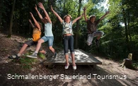 Kinder entdecken den Walderlebnispfad Bad Fredeburg