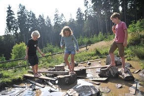 Wasserplatz Natur-Erlebnis-Spielplatz "Kleiner Wisent"