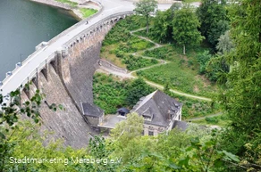 Blick Diemelsee Staumauer vom Eisenberg