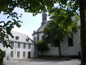 Nikolaikirche mit ehem. Kloster