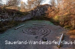 Blick von oben auf das Labyrinth Hengböhl im Herbst