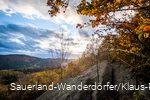 Ausblick auf das Lennetal vom Rinsleyfelsen im Herbst